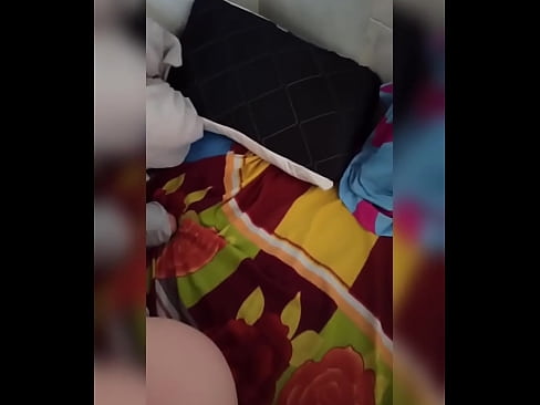 ❤️ Mano kambariokė lieka namuose viena, nes jos vyras atostogauja, o aš pasinaudoju proga ją išdulkinti ir užpildyti jos užpakalį pienu ☑ Anal video prie mūsų ❤