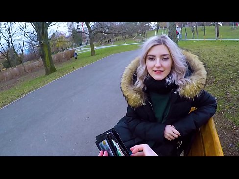 ❤️ Už pinigus nuryja karštą nepažįstamojo spermą - blowjob in the park by Eva Elfie ☑ Anal video prie mūsų ❤